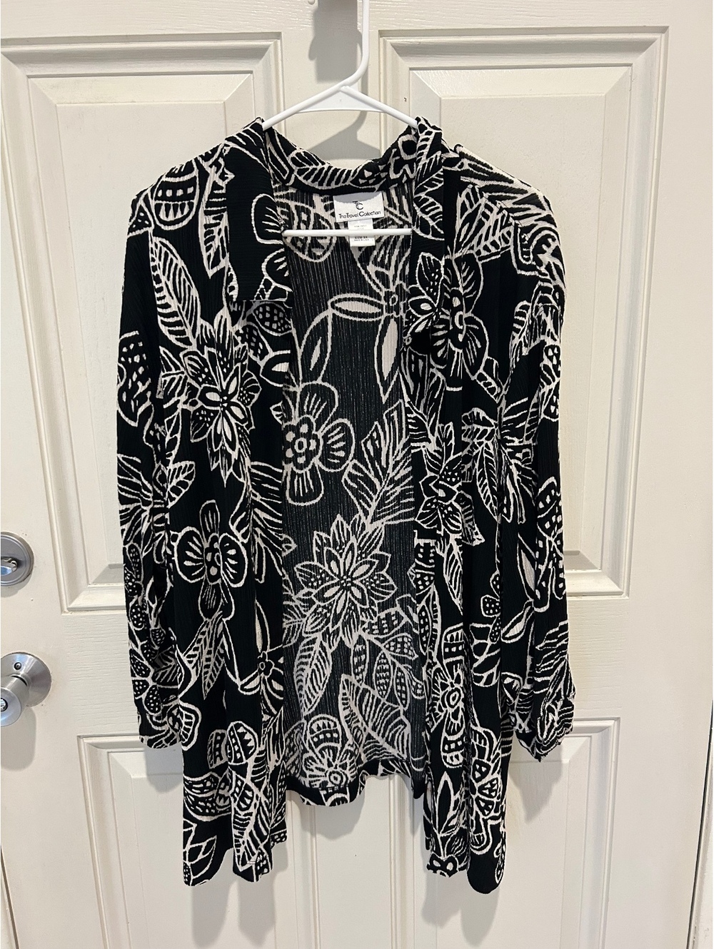 The Travel Collection Women's Black and White Floral Cardigan Size 3X